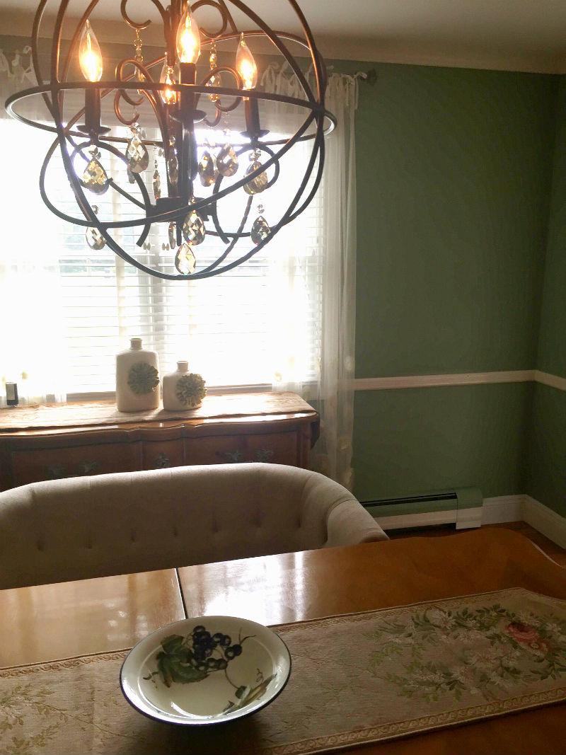 Chinon table runner lying on a table Chinon table runner lying on a table - French table runners