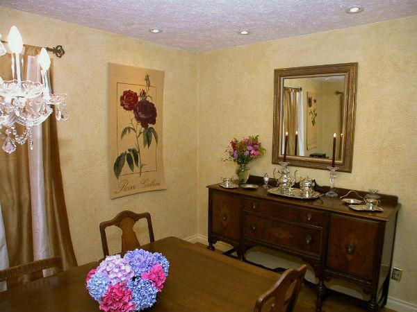 Rosa Gallica tapestry in a dining room