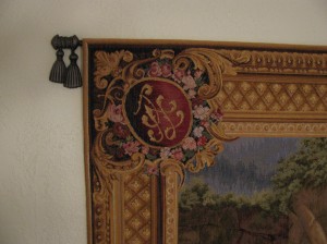 Hanging a tapestry with a decorative rod